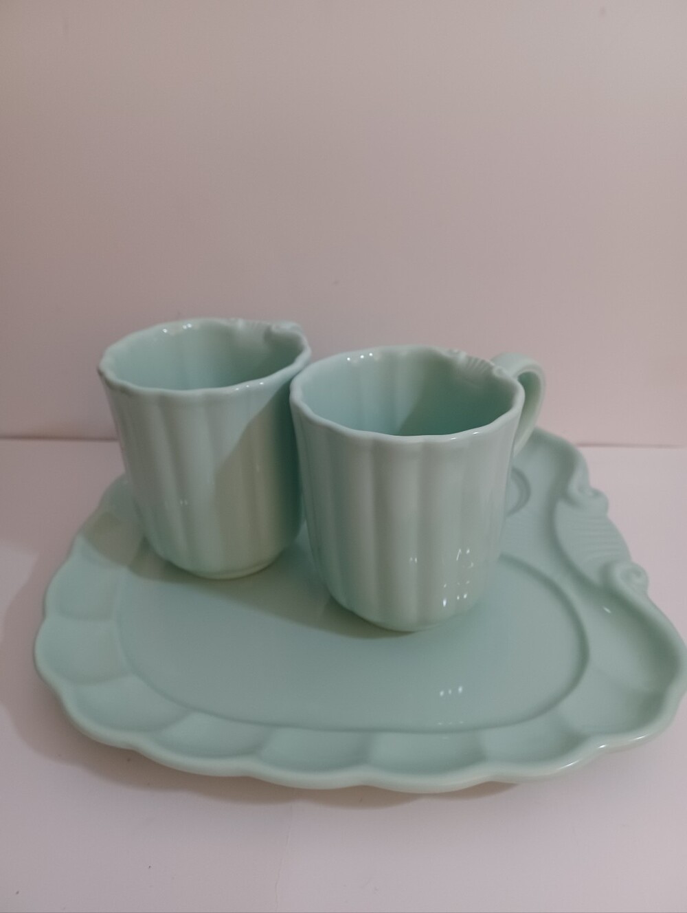 Mid Century Modern Seafoam Lunch Plate With Mugs